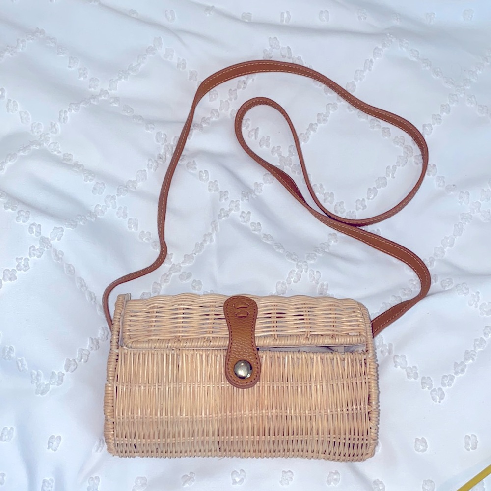 Rattan Shoulder Bag with burton closure. NWOT